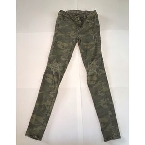 AMERICAN EAGLE SUPER STRETCH RIPPED ARMY JEANS✨